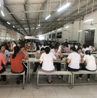 Suất ăn công nghiệp tại Việt Nam: Cần được quan tâm hơn nữa về chất lượng và VSATTP